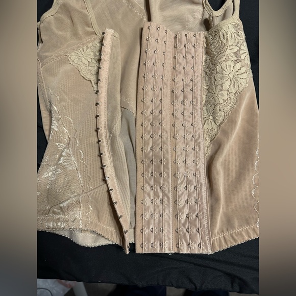 Hook Closure Corset - Picture 2 of 3